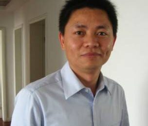 中国呼吁宪政的副教授张雪忠被停职