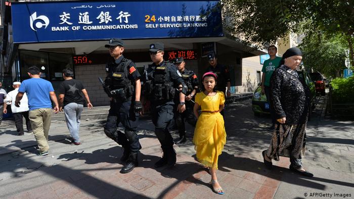 “七·五”之际，新疆当局“武装到牙齿”